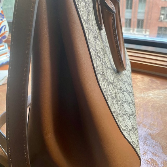 Brand new Gucci Supreme Tuscany Tote - Picture 2 of 15